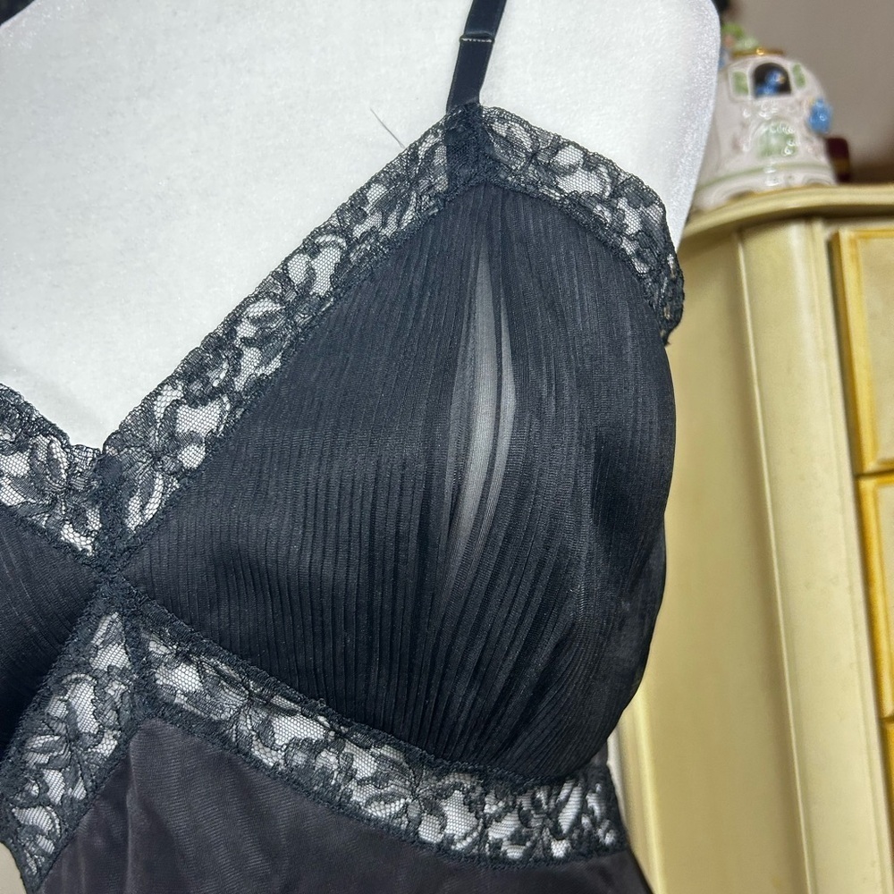 Authentic Old-Hollywood Black Lace Slip Dress (c. 1950s) - Picture 3 of 10